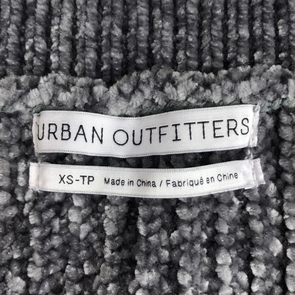 SOLD Urban Outfitters Gray Cropped Sweater - Picture 4 of 6